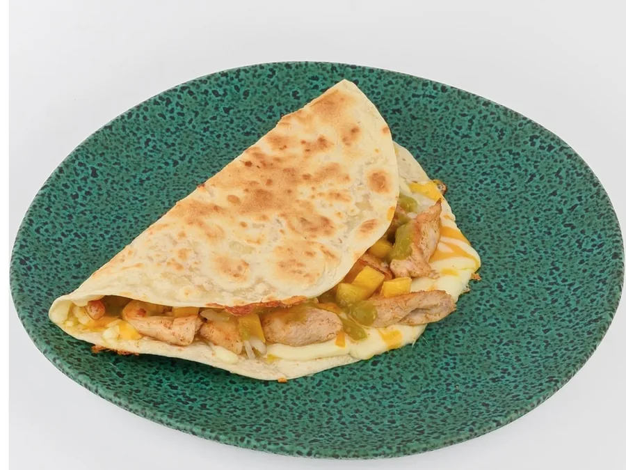 Pollo Mango, Version sucrée-salée, avec de vrais morceaux de mangue fraîche.