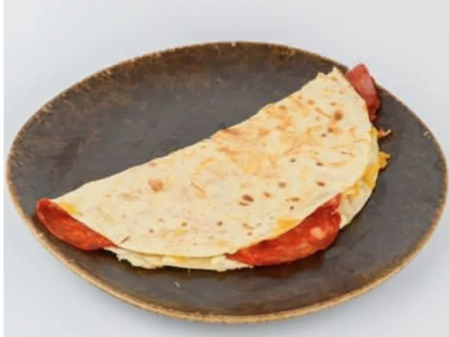 Quesadilla Chorizo, Parfaite coupée en morceaux, en guise de tapas.