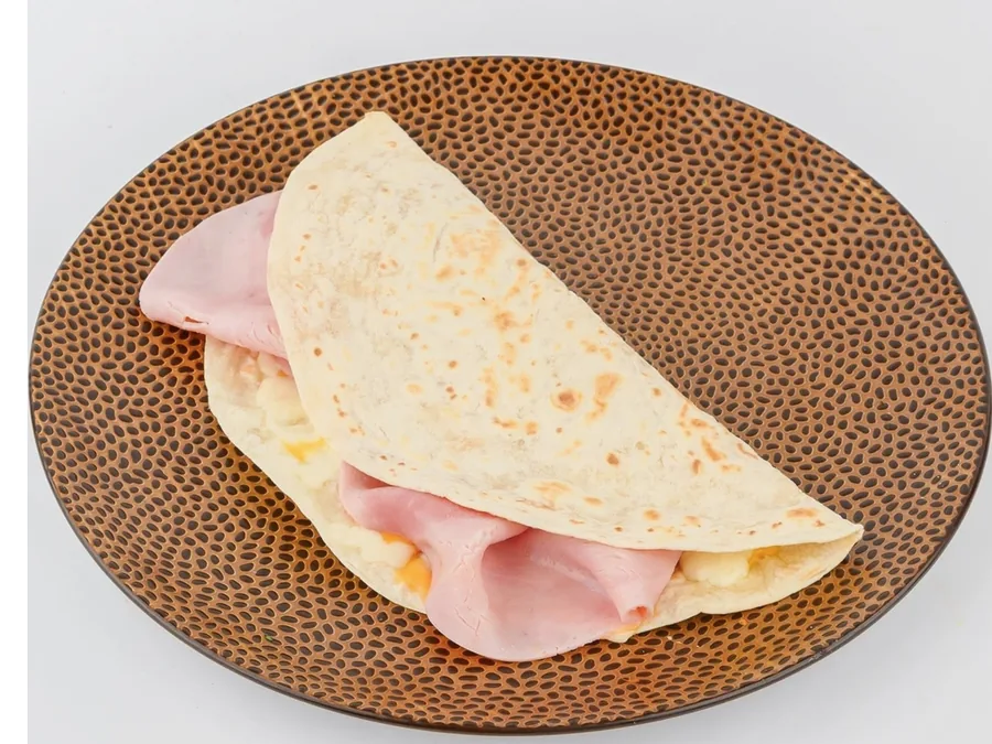 Quesadilla Jamón, Coupée en morceaux, elle contente aussi les plus petits.
