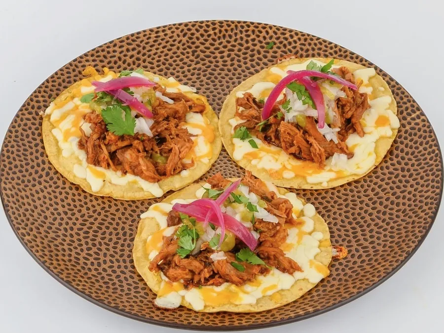 Carnita (pulled pork), La recette phare de la maison : échine de porc de l'Aveyron, sauce BBQ.