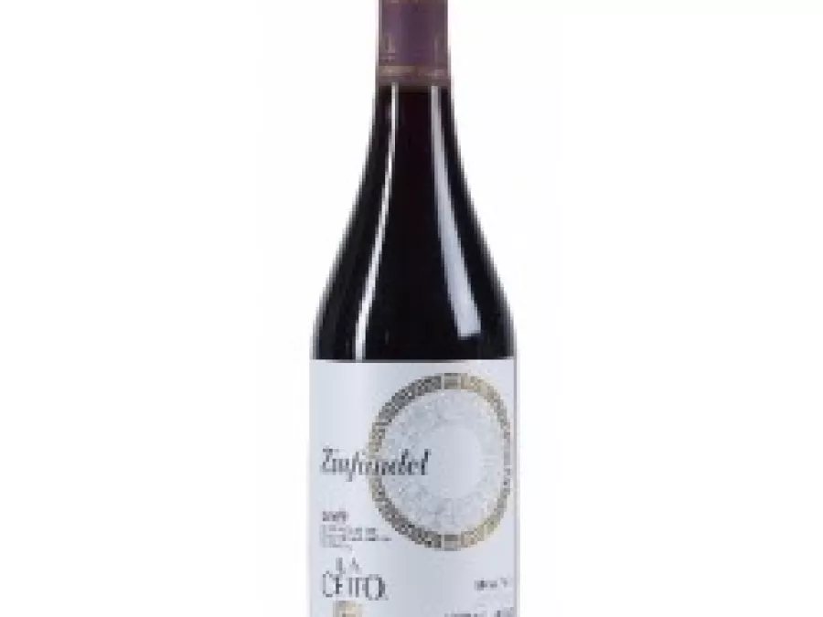 LA Cetto Vin Mexicain Rouge Zinfandel, Souple et charnu. Fruits rouges confiturés, cassis, notes poivrées.